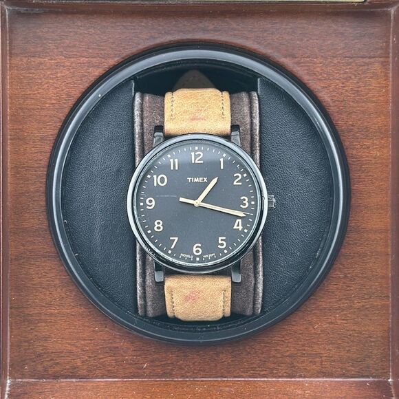 45mm Timex with leather band - Picture 1 of 1